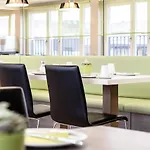 迪马斯市酒店