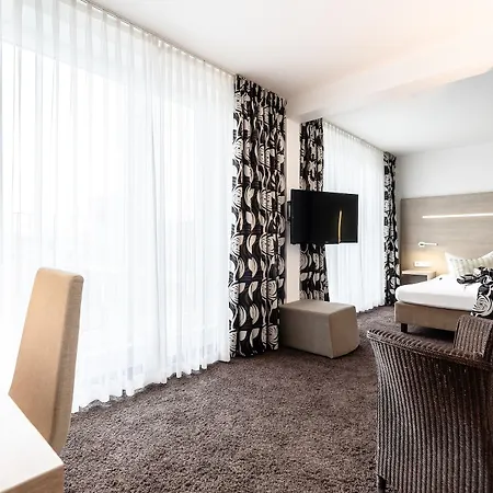 Demas 3* Munich